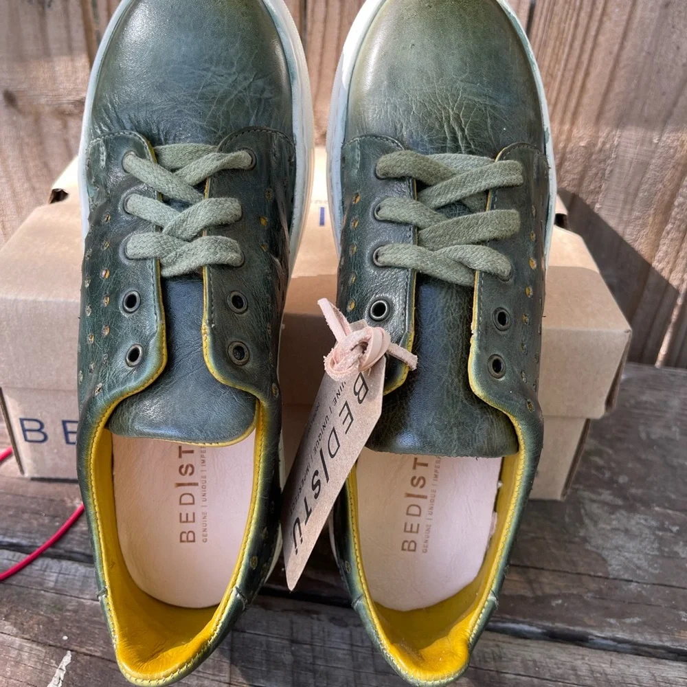 NIB BED STU Lyne in Pistachio Rustic. - Picture 6 of 12